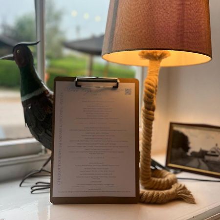 Crosskeys Inn Guest Rooms In Wye Valley 굿리치 외부 사진